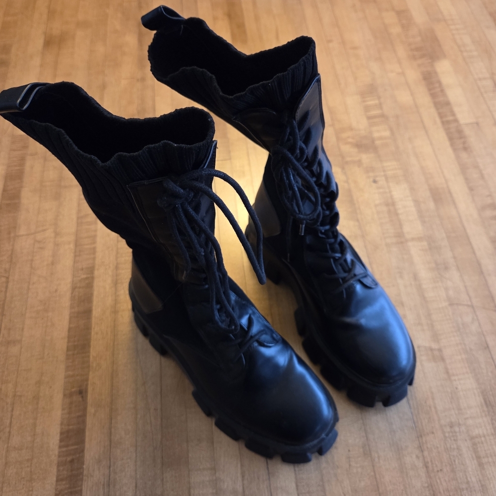 Black Lace-Up Women's Boots Size 9 - Picture 3 of 7